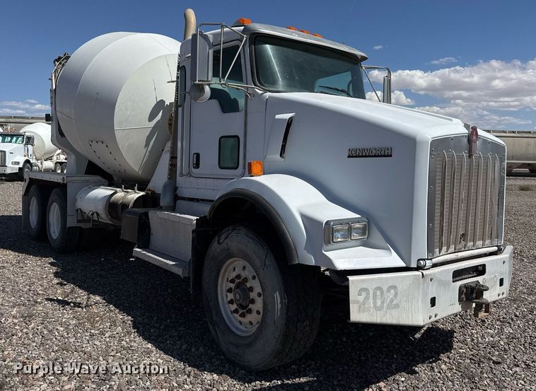 image for item DO2518 2015 Kenworth T800 ready mix truck