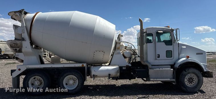 image for item DO2518 2015 Kenworth T800 ready mix truck