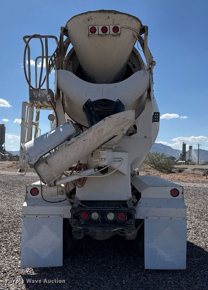 image for item DO2518 2015 Kenworth T800 ready mix truck