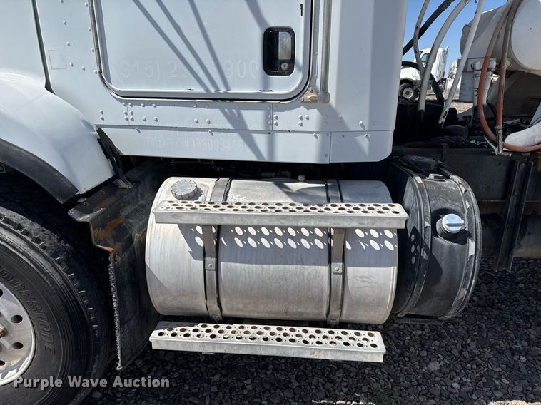 image for item DO2518 2015 Kenworth T800 ready mix truck