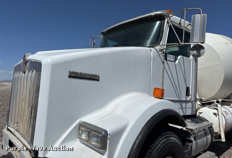 image for item DO2518 2015 Kenworth T800 ready mix truck
