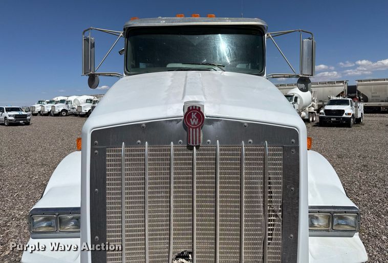 image for item DO2518 2015 Kenworth T800 ready mix truck