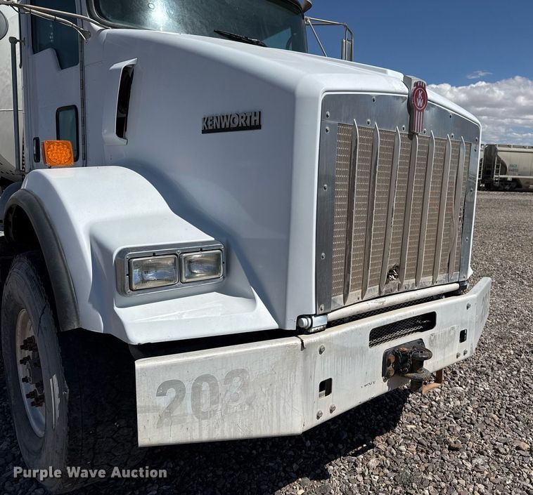 image for item DO2518 2015 Kenworth T800 ready mix truck