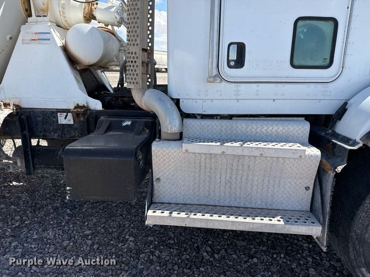 image for item DO2518 2015 Kenworth T800 ready mix truck