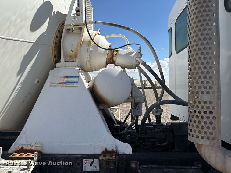 image for item DO2518 2015 Kenworth T800 ready mix truck