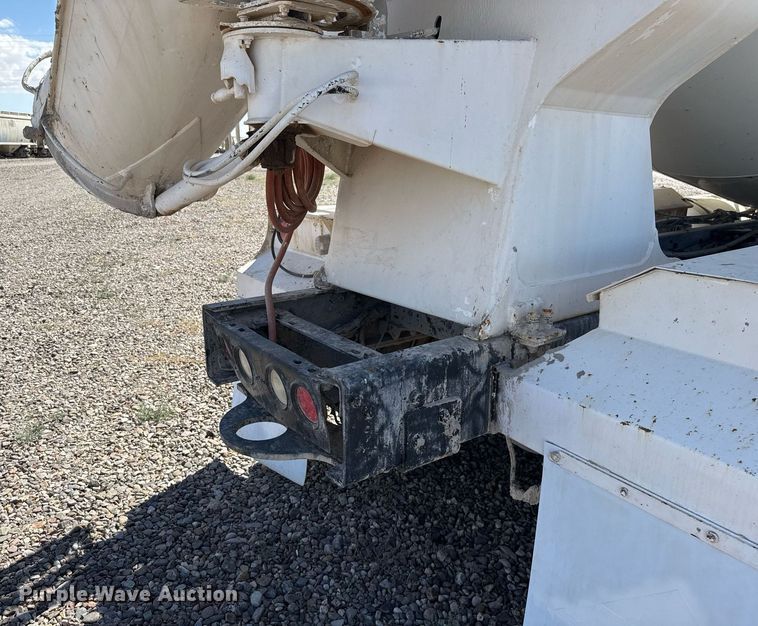 image for item DO2518 2015 Kenworth T800 ready mix truck