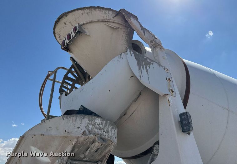 image for item DO2518 2015 Kenworth T800 ready mix truck