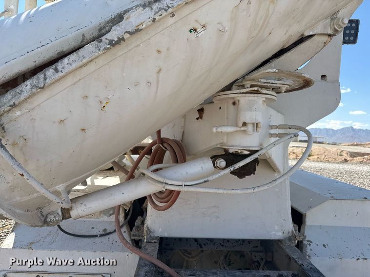 image for item DO2518 2015 Kenworth T800 ready mix truck