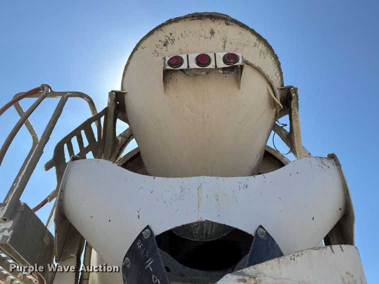 image for item DO2518 2015 Kenworth T800 ready mix truck