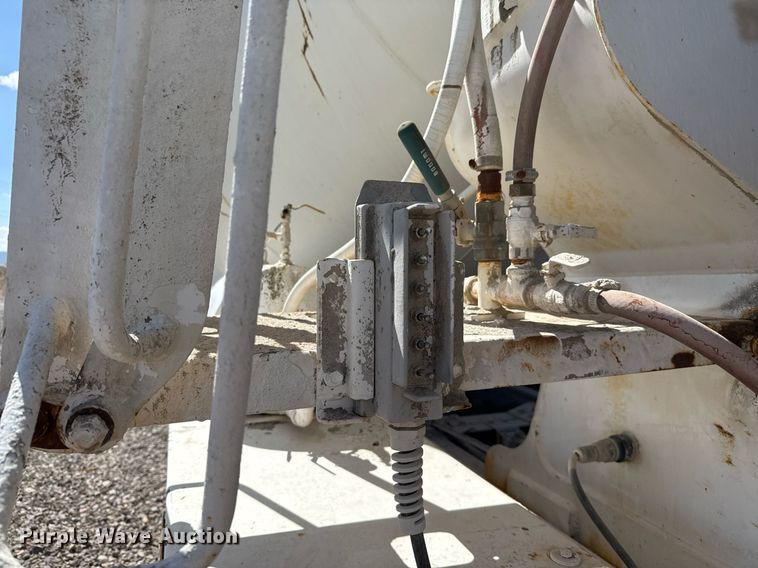 image for item DO2518 2015 Kenworth T800 ready mix truck