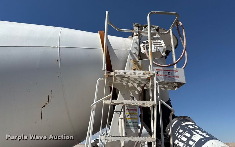 image for item DO2518 2015 Kenworth T800 ready mix truck