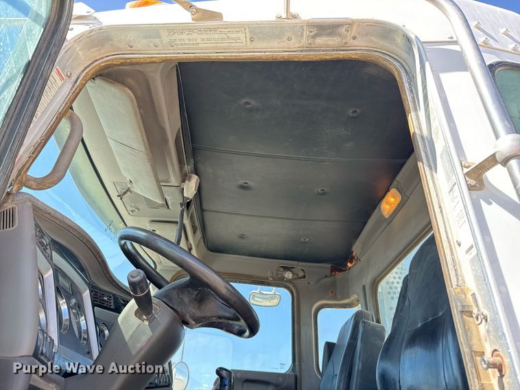 image for item DO2518 2015 Kenworth T800 ready mix truck