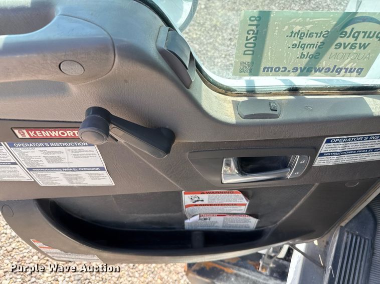 image for item DO2518 2015 Kenworth T800 ready mix truck