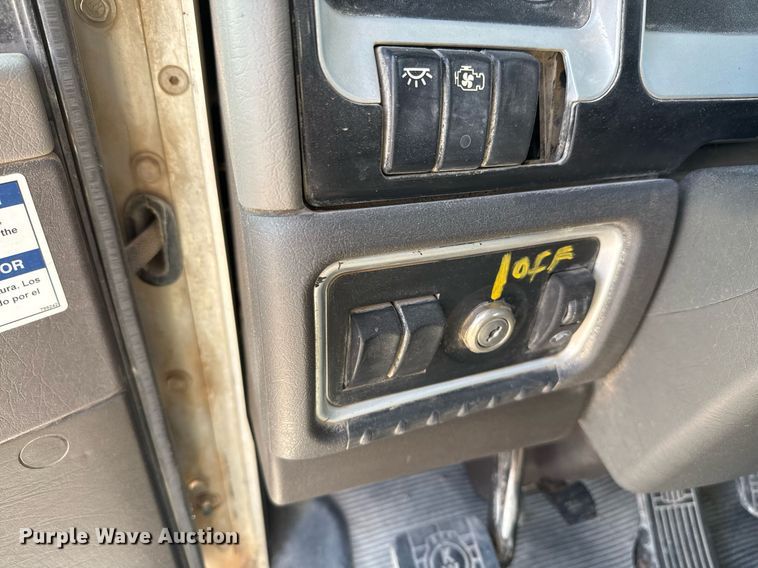 image for item DO2518 2015 Kenworth T800 ready mix truck