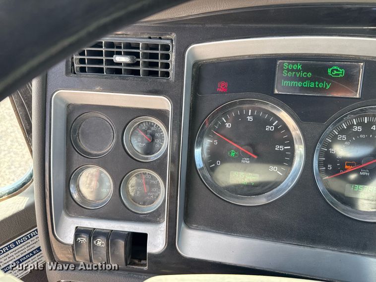 image for item DO2518 2015 Kenworth T800 ready mix truck