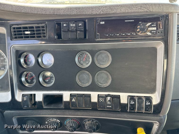 image for item DO2518 2015 Kenworth T800 ready mix truck