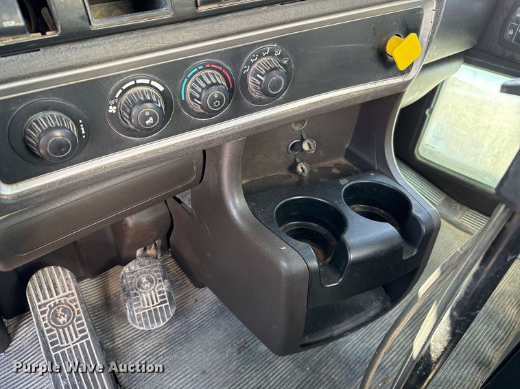 image for item DO2518 2015 Kenworth T800 ready mix truck