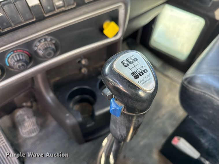 image for item DO2518 2015 Kenworth T800 ready mix truck