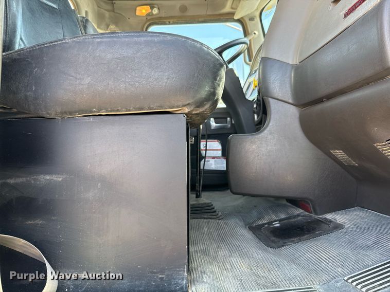 image for item DO2518 2015 Kenworth T800 ready mix truck