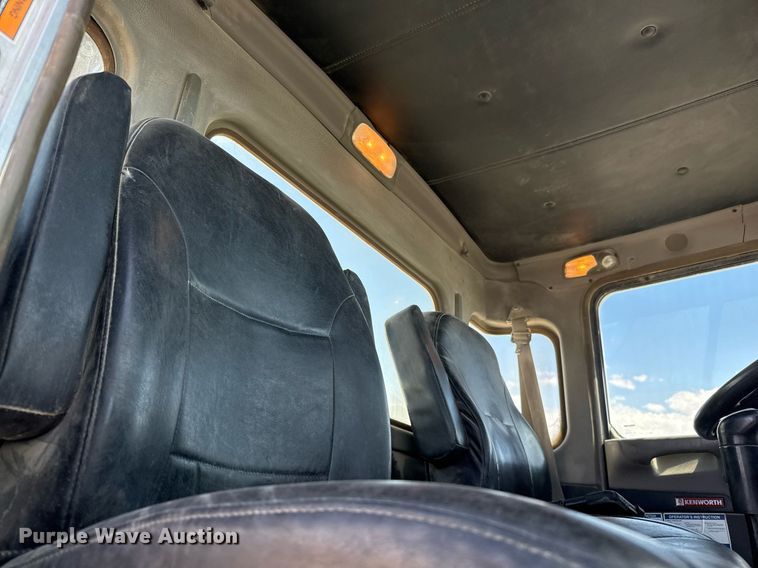 image for item DO2518 2015 Kenworth T800 ready mix truck