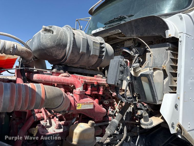 image for item DO2518 2015 Kenworth T800 ready mix truck