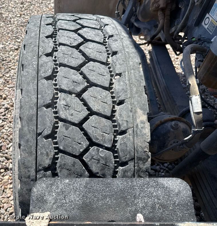 image for item DO2518 2015 Kenworth T800 ready mix truck