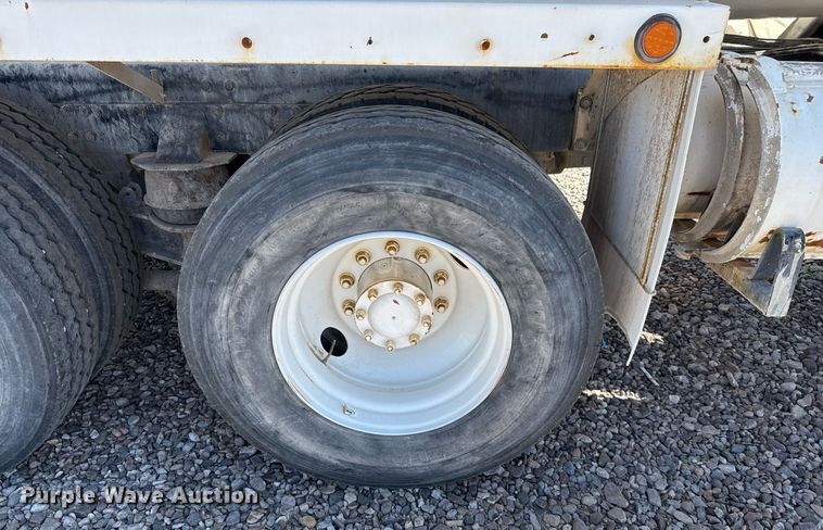 image for item DO2518 2015 Kenworth T800 ready mix truck