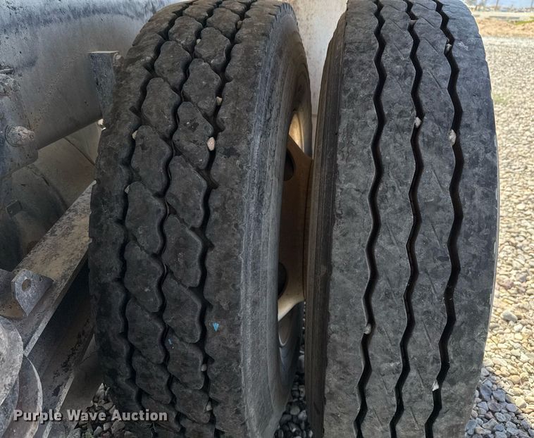 image for item DO2518 2015 Kenworth T800 ready mix truck