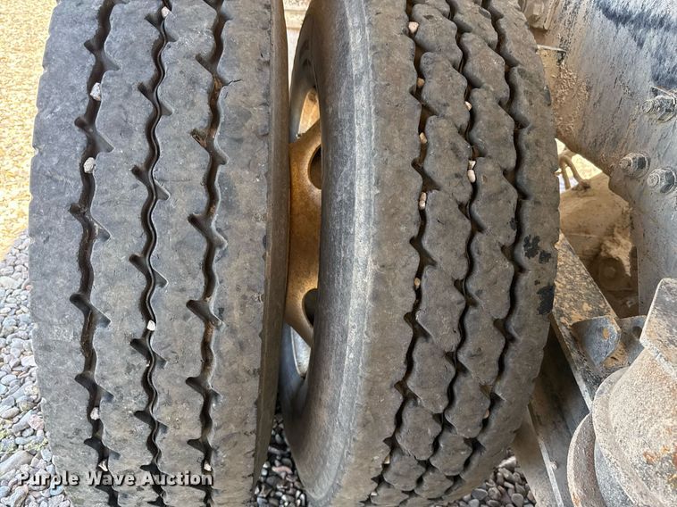 image for item DO2518 2015 Kenworth T800 ready mix truck