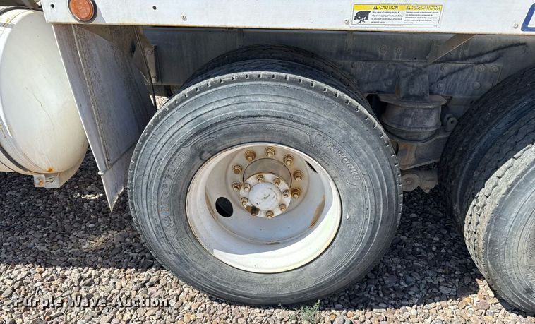 image for item DO2518 2015 Kenworth T800 ready mix truck