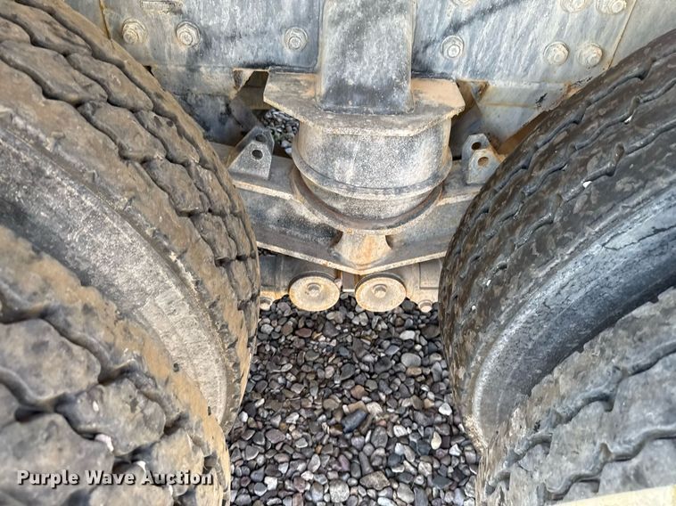 image for item DO2518 2015 Kenworth T800 ready mix truck