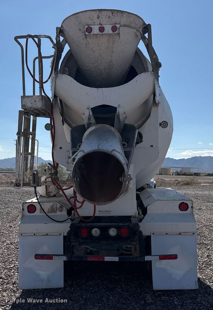 image for item DO2519 2015 Kenworth T800 ready mix truck