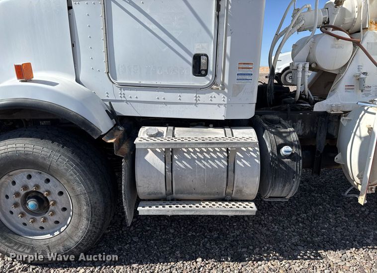 image for item DO2519 2015 Kenworth T800 ready mix truck