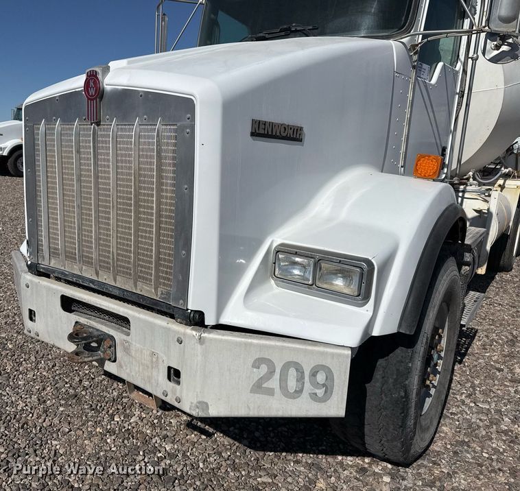 image for item DO2519 2015 Kenworth T800 ready mix truck