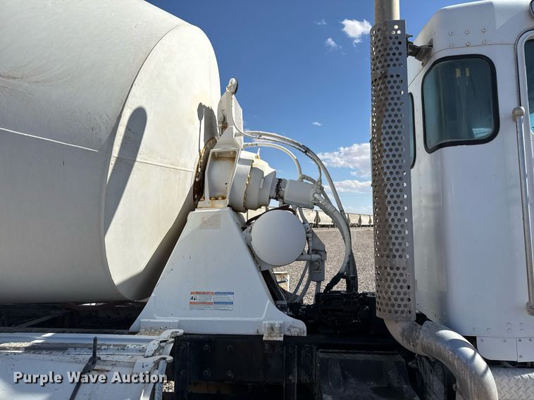 image for item DO2519 2015 Kenworth T800 ready mix truck
