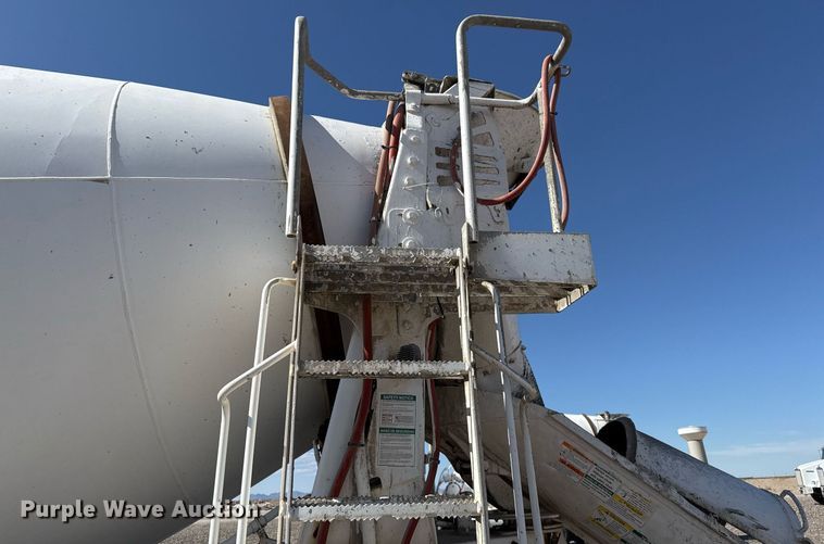 image for item DO2519 2015 Kenworth T800 ready mix truck