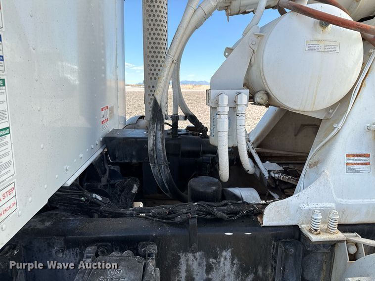 image for item DO2519 2015 Kenworth T800 ready mix truck