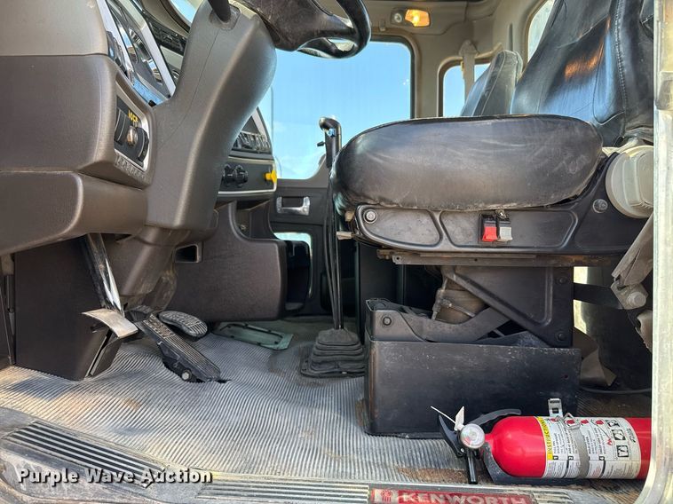 image for item DO2519 2015 Kenworth T800 ready mix truck