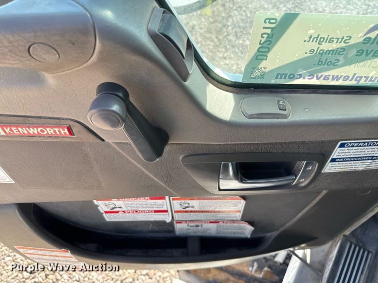 image for item DO2519 2015 Kenworth T800 ready mix truck