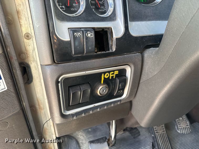 image for item DO2519 2015 Kenworth T800 ready mix truck