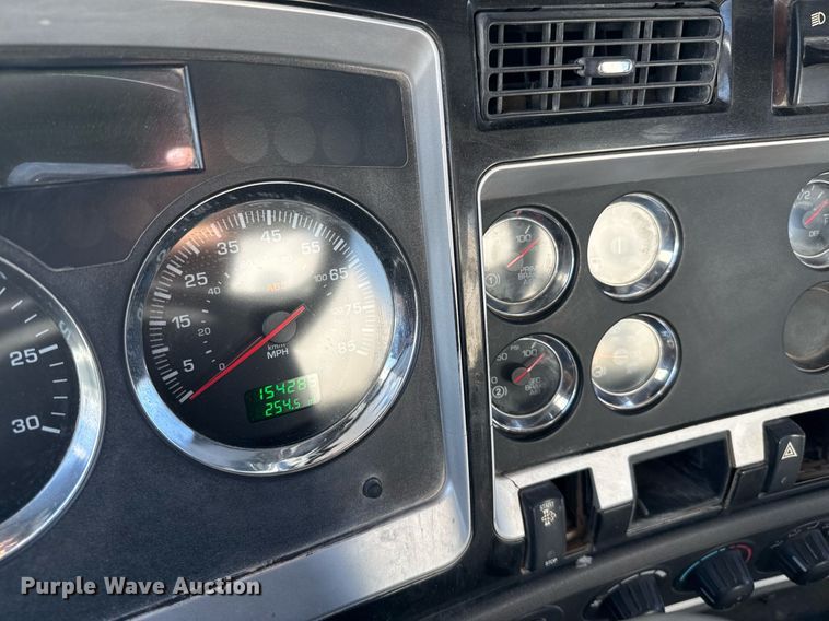 image for item DO2519 2015 Kenworth T800 ready mix truck