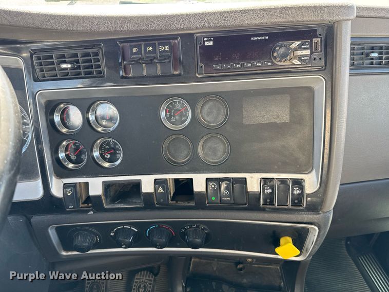 image for item DO2519 2015 Kenworth T800 ready mix truck