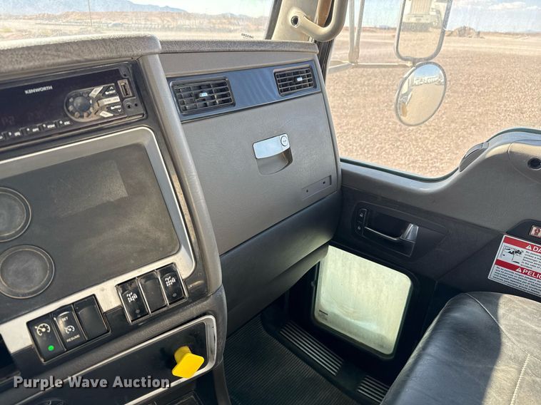 image for item DO2519 2015 Kenworth T800 ready mix truck