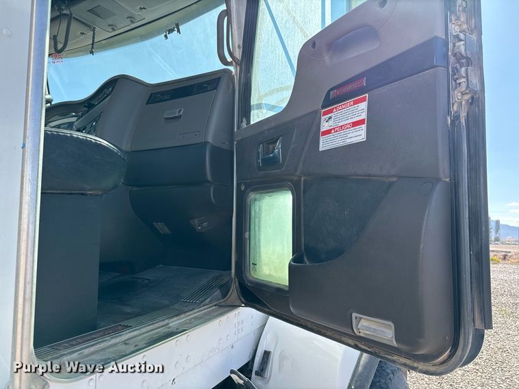 image for item DO2519 2015 Kenworth T800 ready mix truck