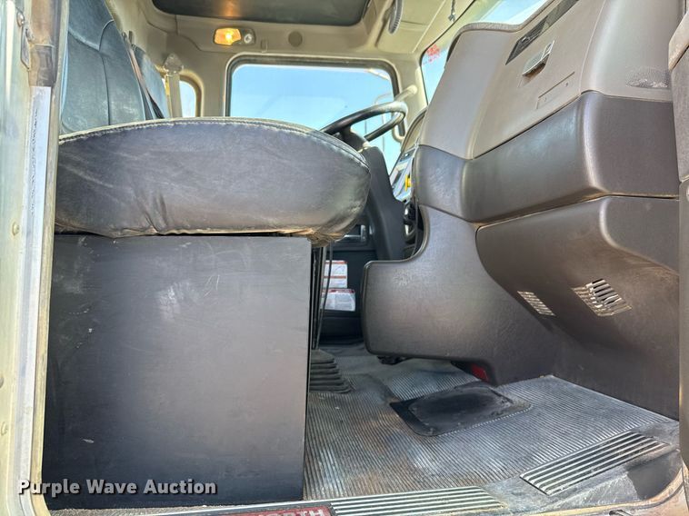 image for item DO2519 2015 Kenworth T800 ready mix truck