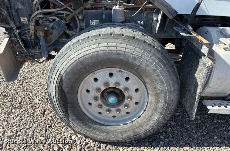 image for item DO2519 2015 Kenworth T800 ready mix truck