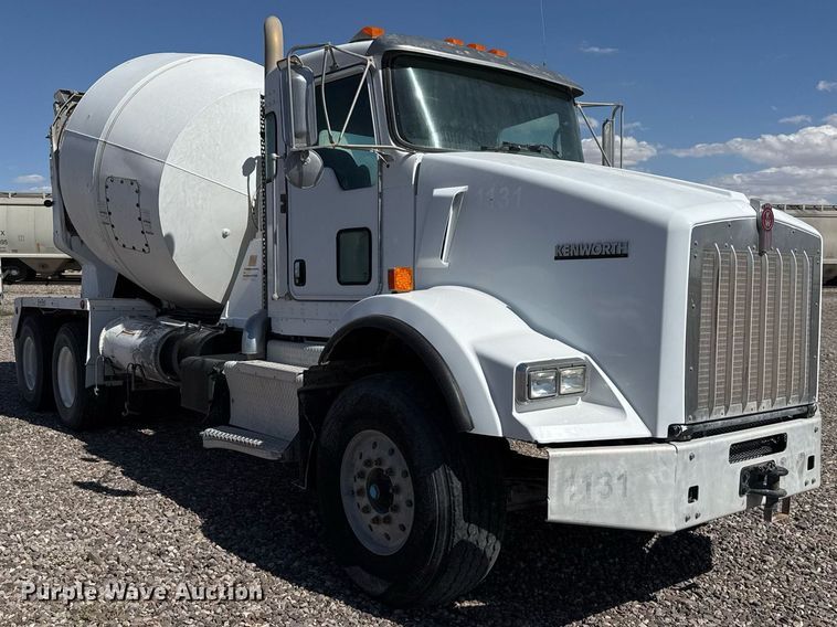 image for item DO2520 2015 Kenworth T800 ready mix truck