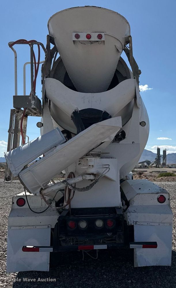 image for item DO2520 2015 Kenworth T800 ready mix truck