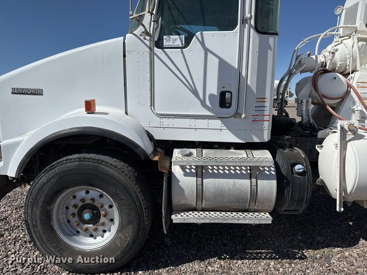 image for item DO2520 2015 Kenworth T800 ready mix truck