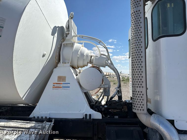 image for item DO2520 2015 Kenworth T800 ready mix truck